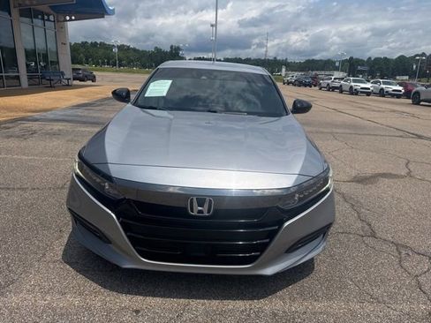 Used 2018 Honda Accord Sport image 8