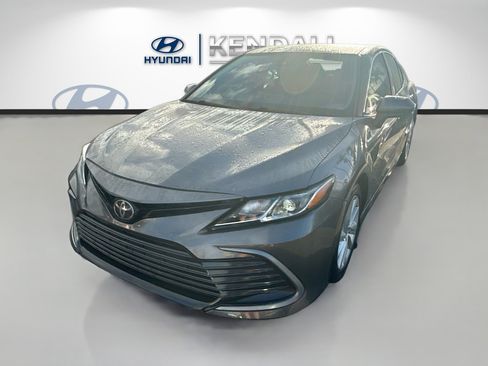 Used 2023 Toyota Camry LE image 3