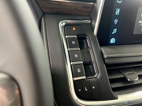 Used 2024 Chevrolet Tahoe Premier AWD/4WD image 17