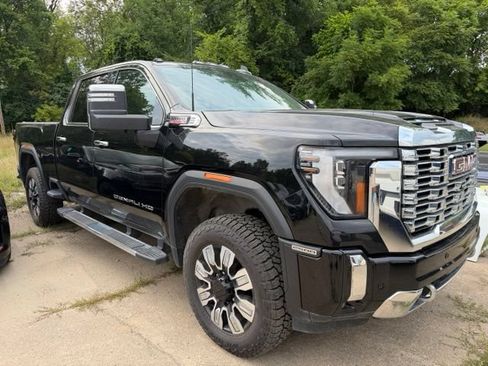 Used 2024 GMC Sierra 2500 Denali w/ Denali Reserve Package AWD/4WD image 3