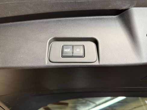 Used 2025 Nissan Rogue SV FWD image 23