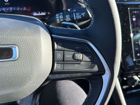 New 2025 Jeep Grand Cherokee Altitude image 16