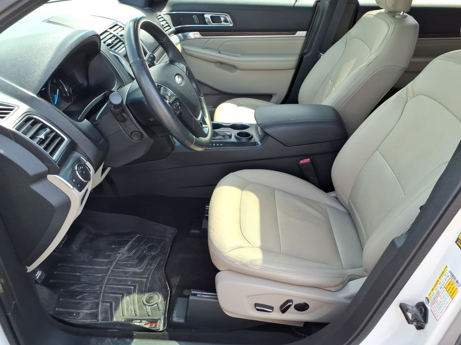 Used 2018 Ford Explorer Limited w/ Ford Safe & Smart Package FWD image 11