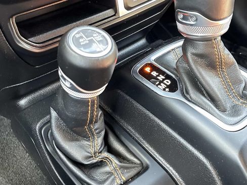 Used 2022 Jeep Wrangler Unlimited Sahara AWD/4WD image 34