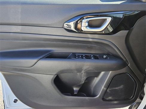 Used 2025 Jeep Compass Latitude w/ Altitude Special Edition image 25