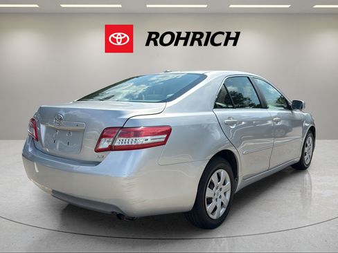 Used 2010 Toyota Camry LE FWD image 6