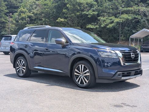 Used 2025 Nissan Pathfinder Platinum w/ Cargo Package FWD image 11