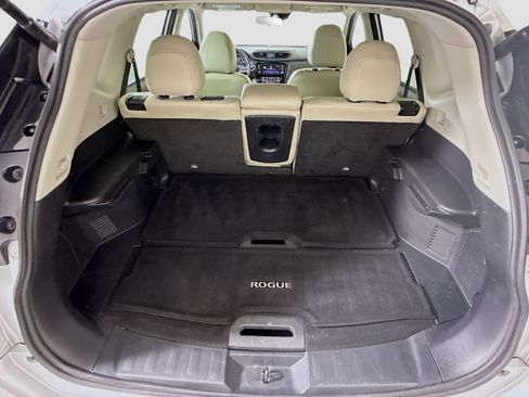 Used 2019 Nissan Rogue SV image 35