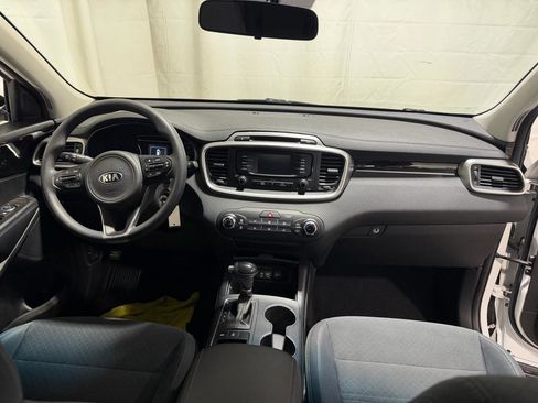 Used 2018 Kia Sorento LX AWD/4WD image 16