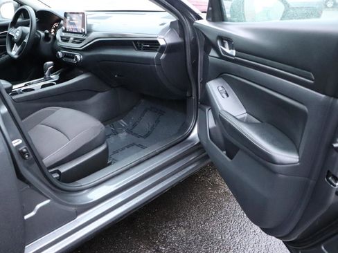 Used 2024 Nissan Altima 2.5 SV image 15