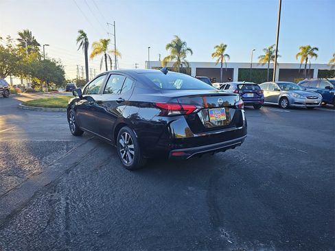 Used 2021 Nissan Versa SV image 5