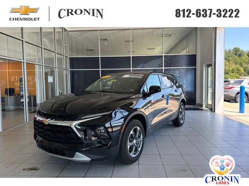 Used 2025 Chevrolet Blazer LT FWD image 1