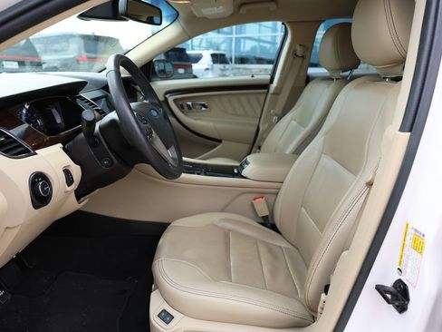 Used 2019 Ford Taurus Limited AWD/4WD image 9