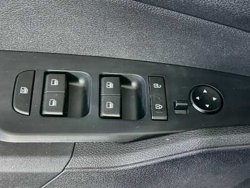 Used 2025 Kia Sportage LX FWD image 15