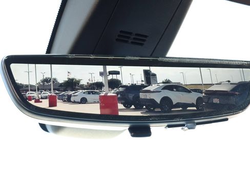 Used 2023 Chevrolet Traverse RS FWD image 28