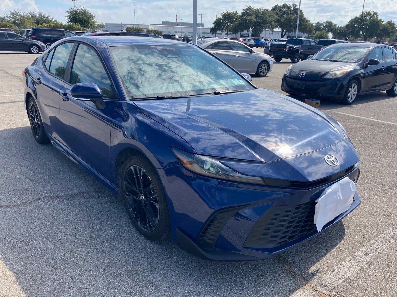 Used 2025 Toyota Camry SE FWD image 3