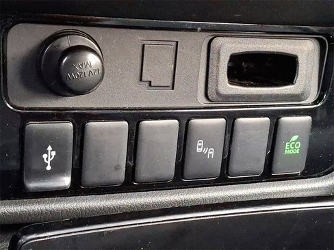 Used 2020 Mitsubishi Outlander SEL image 26