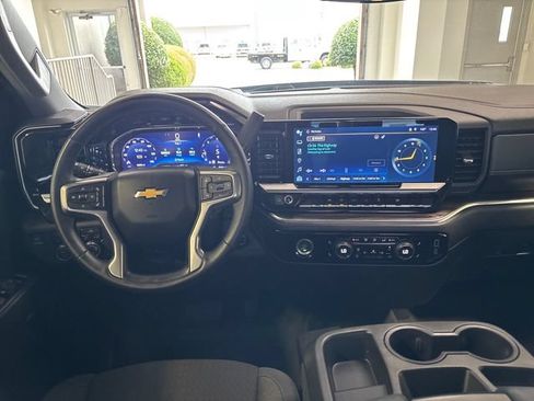 Used 2023 Chevrolet Silverado 1500 LT AWD/4WD image 17