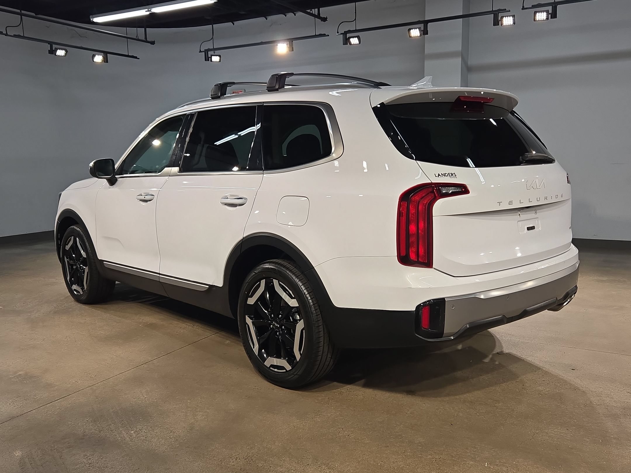 Used 2025 Kia Telluride S AWD/4WD image 5