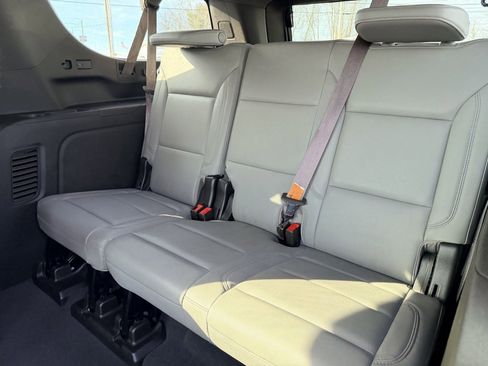 Used 2023 Chevrolet Suburban LT w/ Luxury Package image 34
