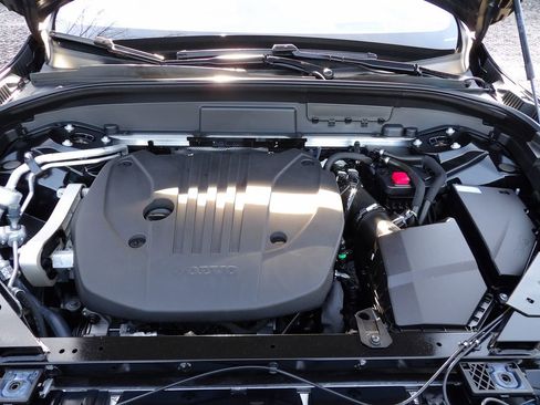 Certified 2023 Volvo XC60 B5 Ultimate w/ Climate Package image 26