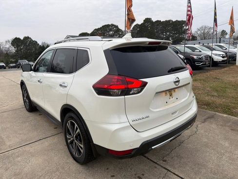 Used 2020 Nissan Rogue SV w/ Sun & Sound Touring Package image 10