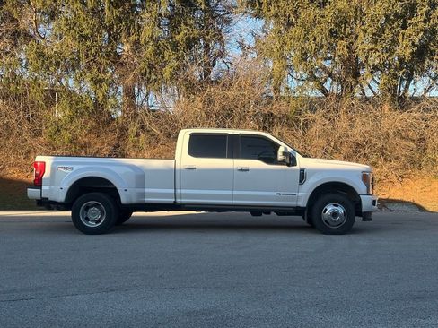 Used 2018 Ford F350 Limited image 4