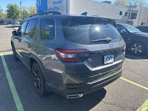 Used 2025 Honda Pilot Black Edition image 4