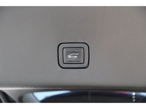 Used 2020 Chevrolet Traverse LT FWD image 44