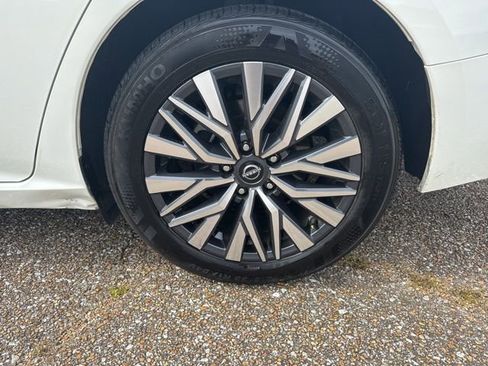 Used 2025 Nissan Altima 2.5 SV image 9