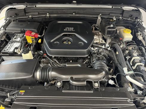 Used 2021 Jeep Wrangler Unlimited Sahara AWD/4WD image 11