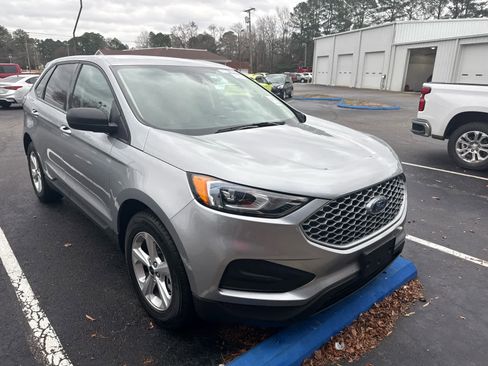 Used 2023 Ford Edge SE image 25