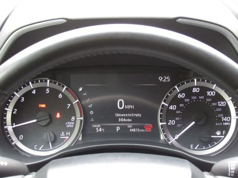 Used 2024 Toyota Highlander XLE AWD/4WD image 25