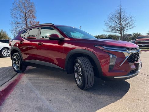 Used 2025 Chevrolet Trax LT image 5