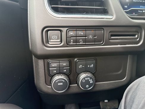 Used 2023 Chevrolet Tahoe Premier AWD/4WD image 12