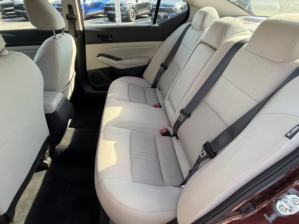Used 2025 Nissan Altima 2.5 SV FWD image 17