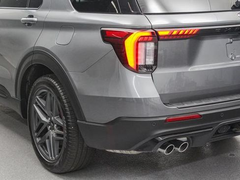 Certified 2025 Ford Explorer ST AWD/4WD image 5