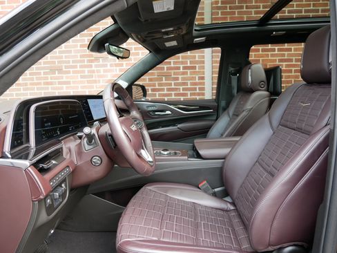Used 2023 Cadillac Escalade ESV Premium Luxury Platinum w/ Heavy-Duty Trailer Package AWD/4WD image 6