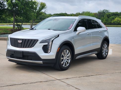 Used 2021 Cadillac XT4 Premium Luxury FWD image 2