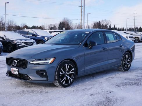 Used 2024 Volvo S60 B5 Core image 3