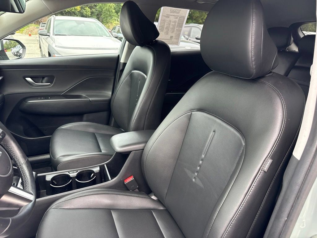 Used 2024 Hyundai Kona Limited AWD/4WD image 39