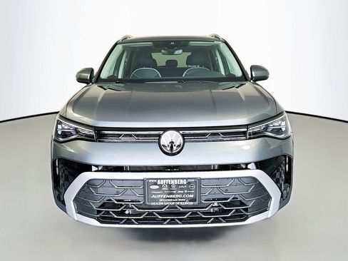 New 2026 Volkswagen Taos SE FWD image 2