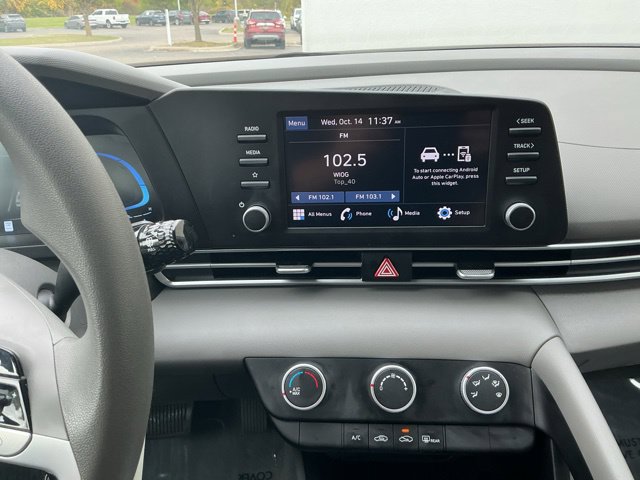 Used 2024 Hyundai Elantra SE FWD image 25
