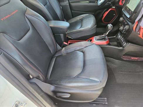 Used 2018 Jeep Renegade Trailhawk AWD/4WD image 21