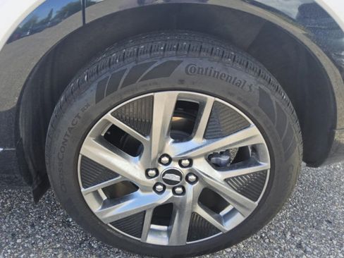 Used 2025 Cadillac Optiq Luxury 2 w/ LPO, Floor Liner Package AWD/4WD image 9
