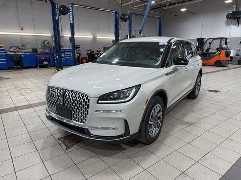 Used 2023 Lincoln Corsair AWD w/ Equipment Group 101A image 3