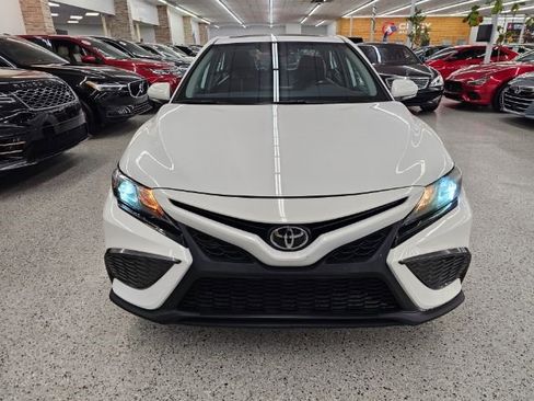Used 2023 Toyota Camry SE image 2