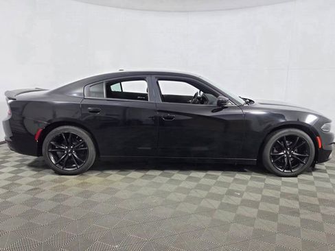 Used 2018 Dodge Charger SXT w/ Blacktop Package image 8