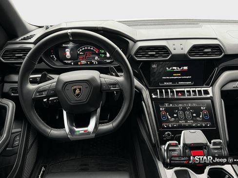 Used 2022 Lamborghini Urus AWD/4WD image 20