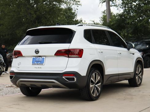 Certified 2022 Volkswagen Taos SE FWD image 5